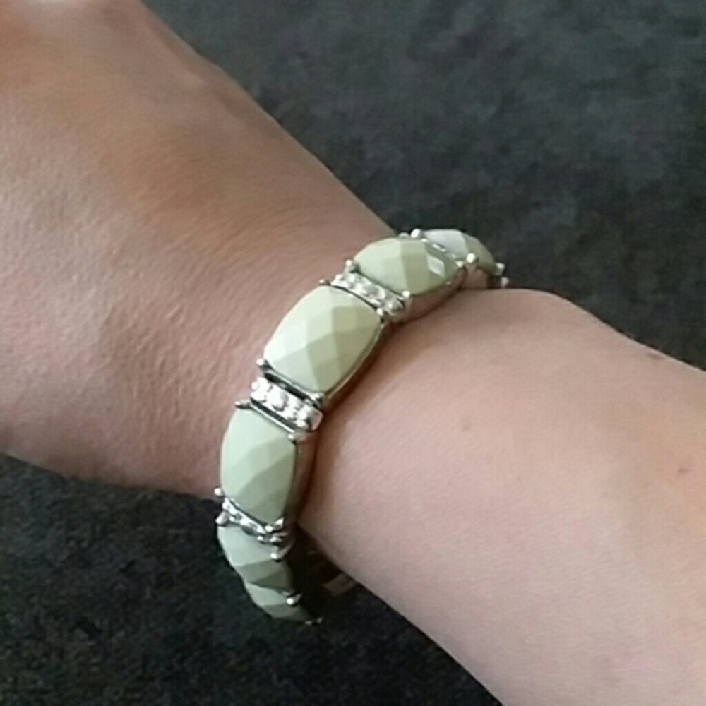 Accent bracelet